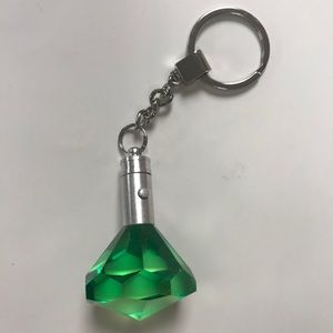 NWT Avon Lightup Birthstone Keychain Emerald